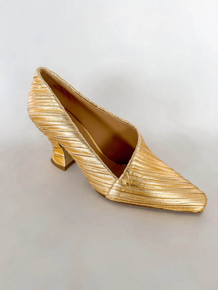 Bottega Veneta Gold Pleated Nappa Leather Pumps - Imagen 9