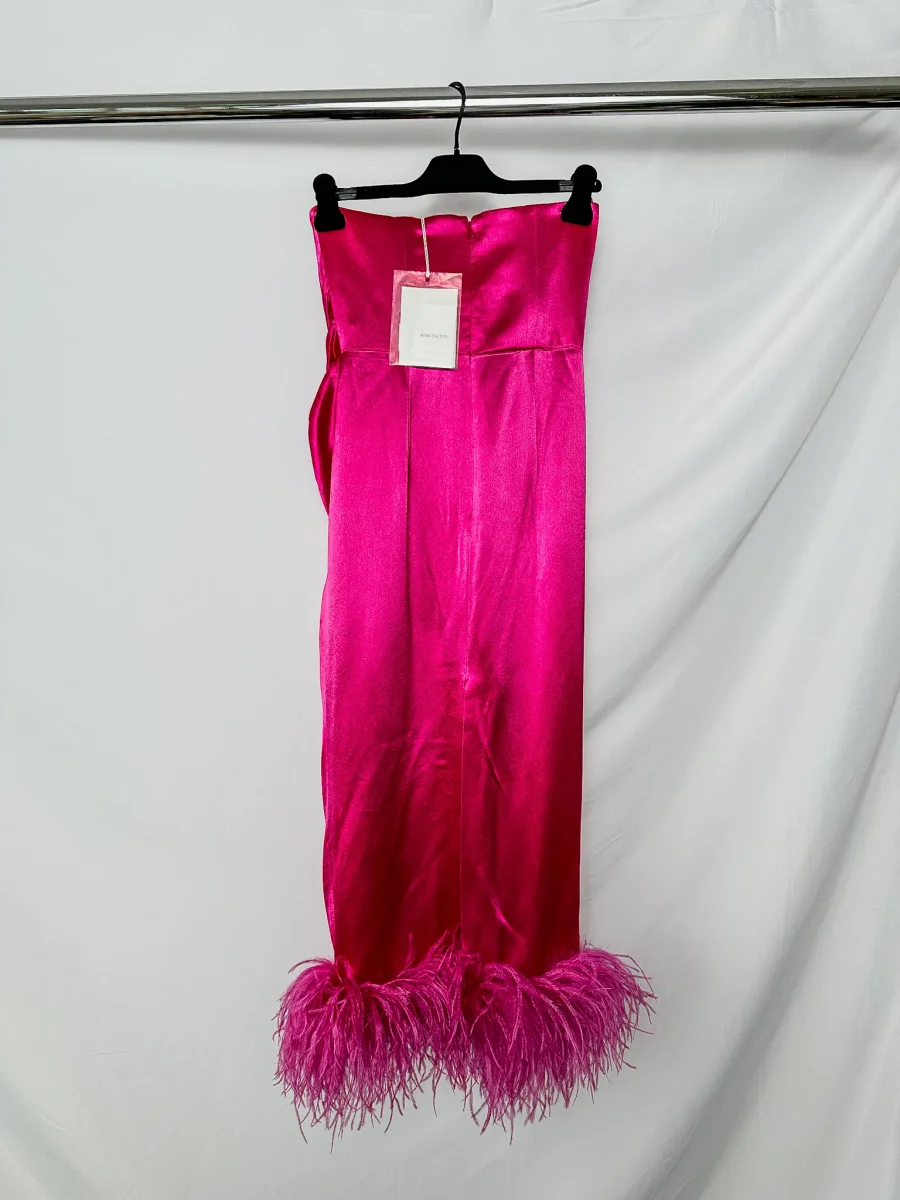 16Arlington Fuchsia Pink Himawari Feather Trim Satin Strapless Mini Dress - Imagen 8