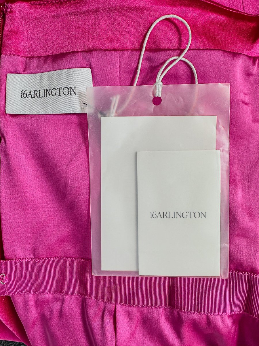 16Arlington Fuchsia Pink Himawari Feather Trim Satin Strapless Mini Dress - Imagen 6
