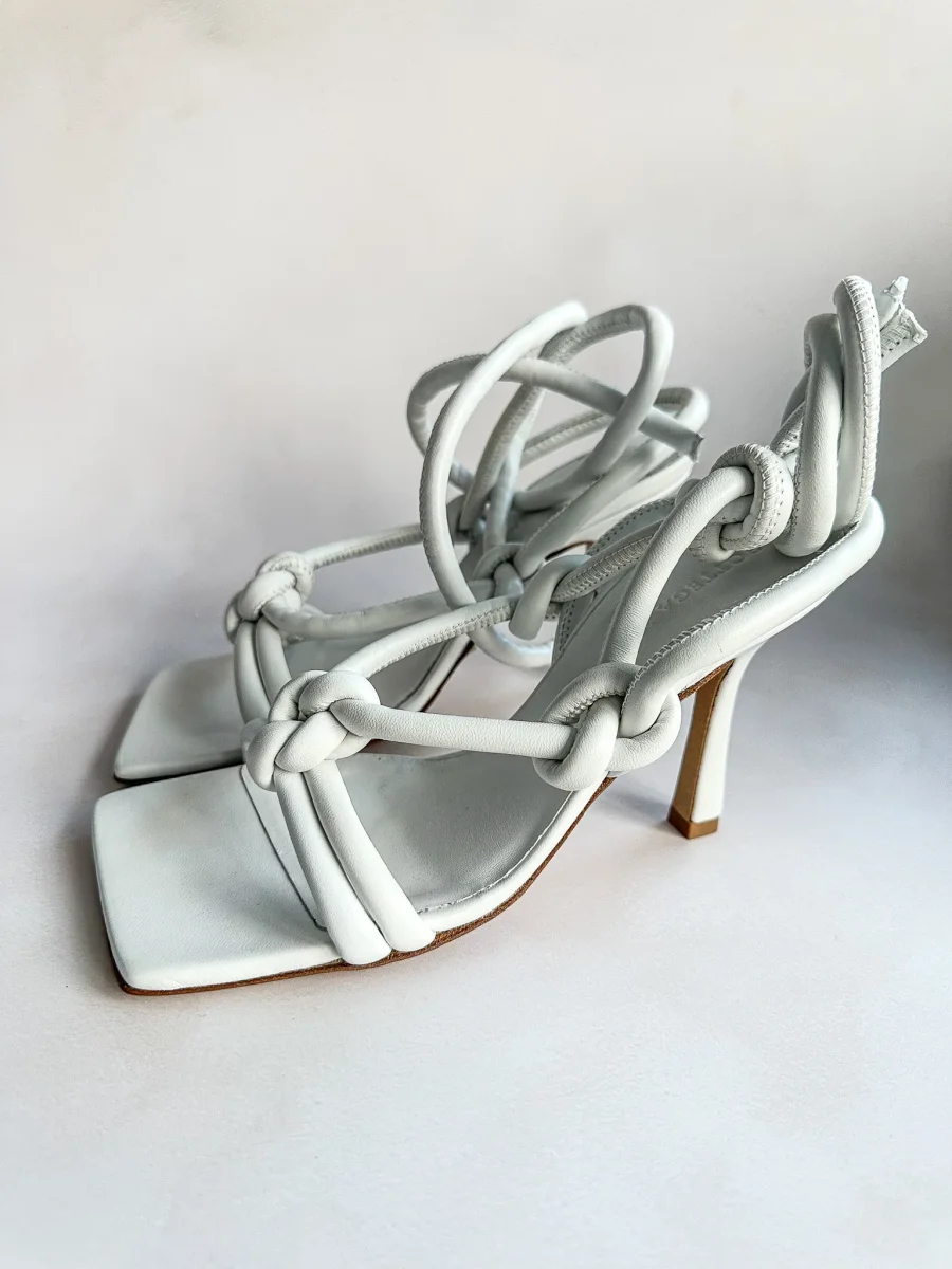 Bottega Veneta White Square Dream Knotted Toe Heels - Imagen 4