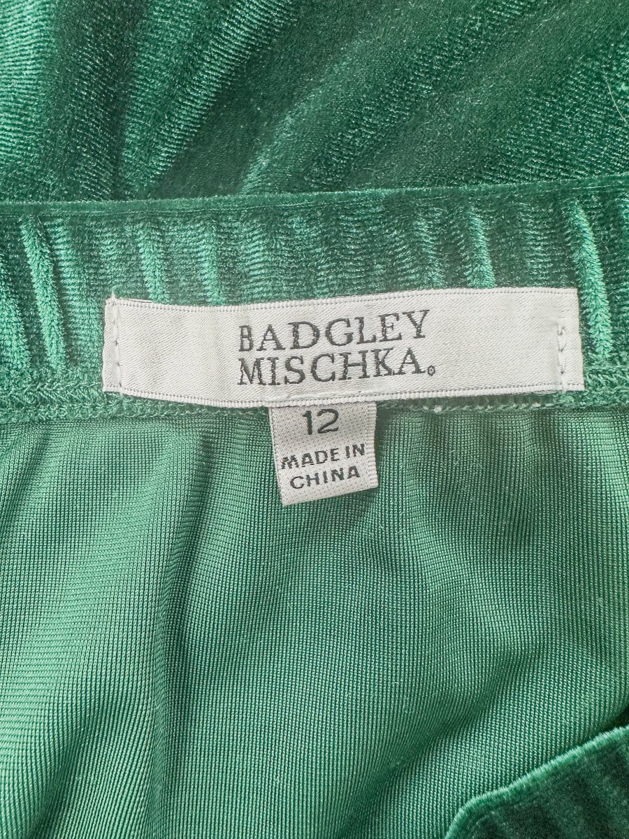 Badgely Mischka Girls Velvet Emerald Green Bow Front Blouse & Skirt 2-Piece Set - Imagen 5