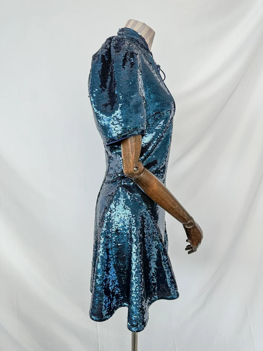 De La Vali Blue Sequinned Keyhole Front Puff Sleeve Mini dress - Imagen 6