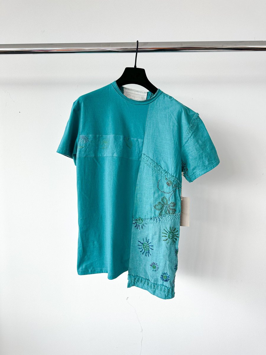 By Walid Hanky Story Patchy T Shirt In Teal - Imagen 2