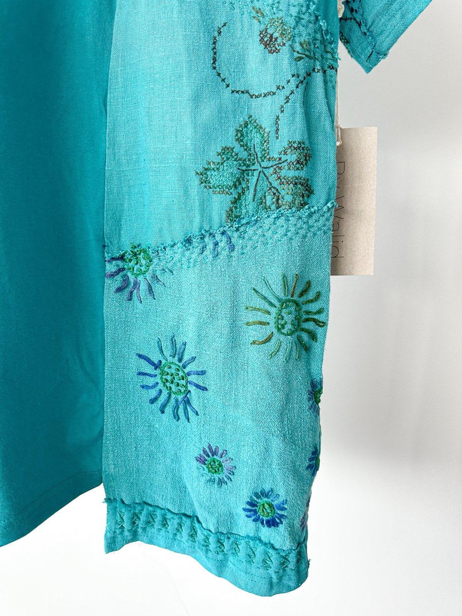 By Walid Hanky Story Patchy T Shirt In Teal - Imagen 5