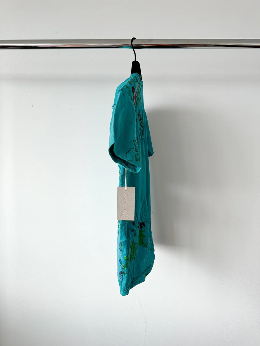 By Walid Hanky Story Patchy T Shirt In Teal - Imagen 6