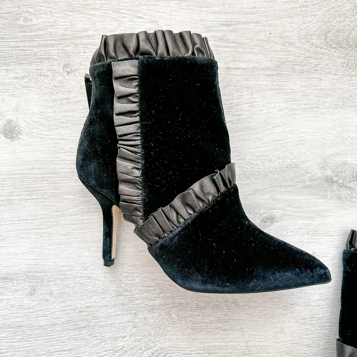 Christopher Kane Black Velvet Leather Trim Detail Ankle High Heels Booties - Imagen 3
