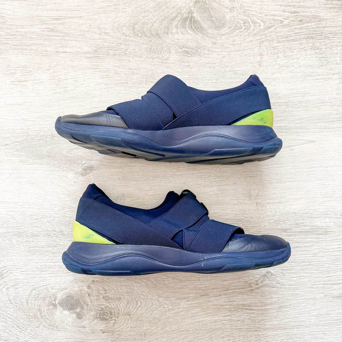 Christopher Kane Blue with Neon Green Safety Buckle Low Top Trainers Sneakers - Imagen 3