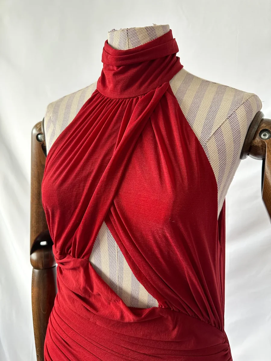 De La Vali Burgundy Red Cairo High Neck Cut-Out Maxi Dress - Imagen 5