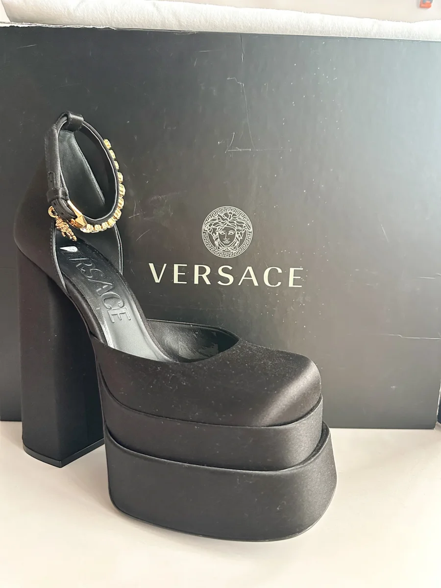 Versace Medusa Charm Aevitas Black Satin Platform Pumps - Imagen 2