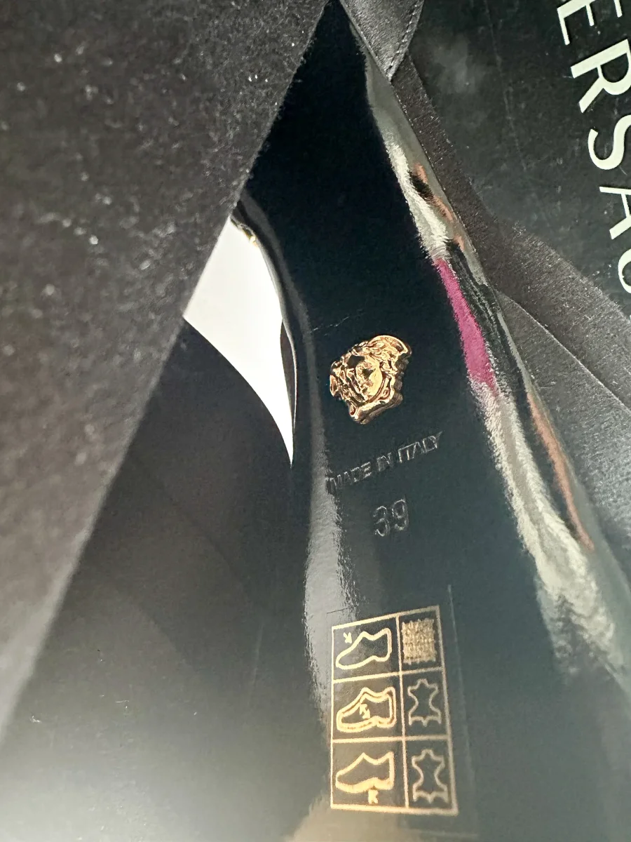 Versace Medusa Charm Aevitas Black Satin Platform Pumps - Imagen 8