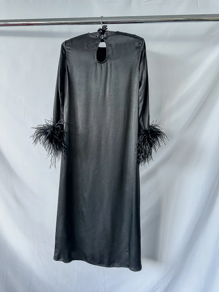 Sleeper Suzi Feather Cuffs Black Satin Maxi Dress - Imagen 8