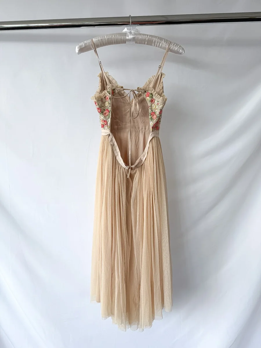 Needle & Thread Floral Embroidered Tulle Midi Dress - Imagen 9