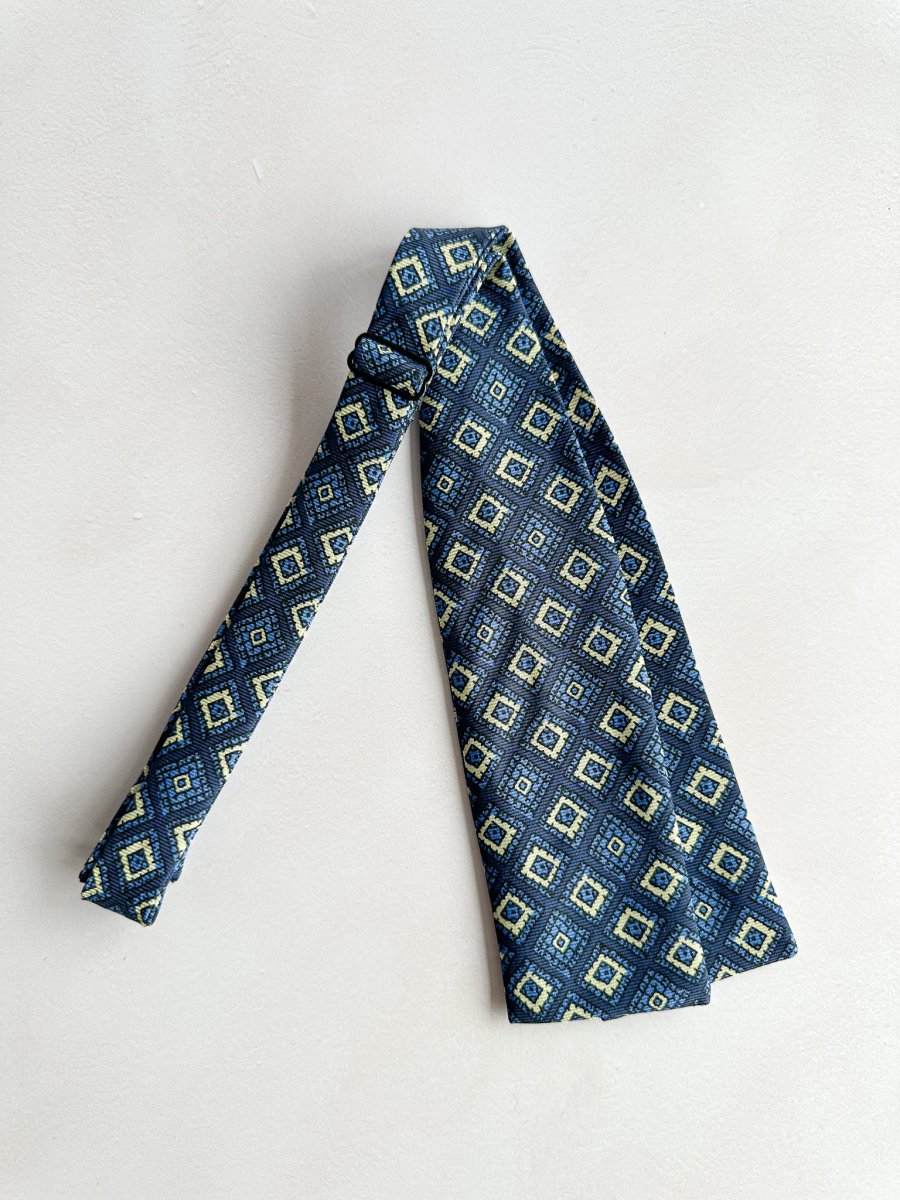 Drake's Navy Foulard Diamond Mosaic Silk Bow Tie - Imagen 2