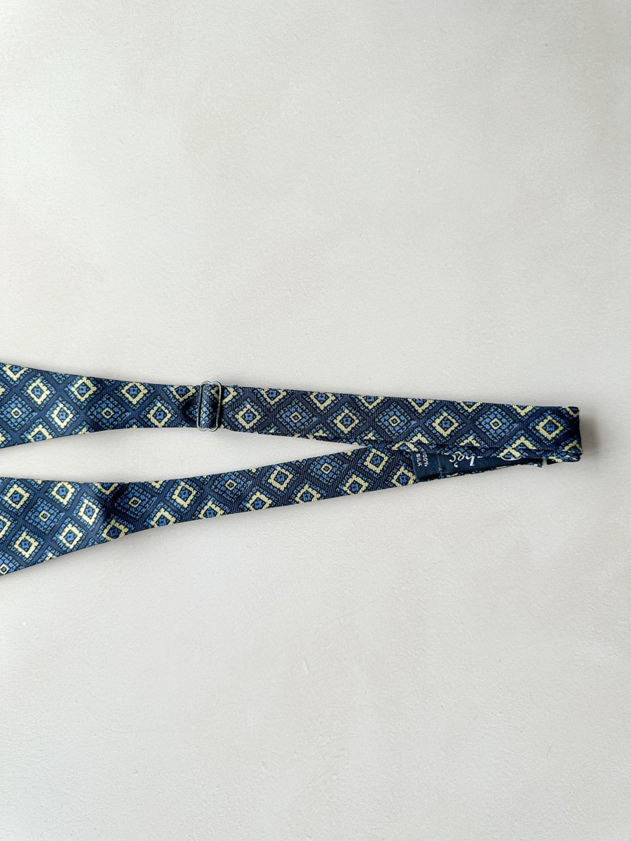 Drake's Navy Foulard Diamond Mosaic Silk Bow Tie - Imagen 5