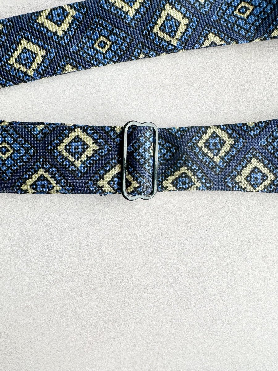 Drake's Navy Foulard Diamond Mosaic Silk Bow Tie - Imagen 6