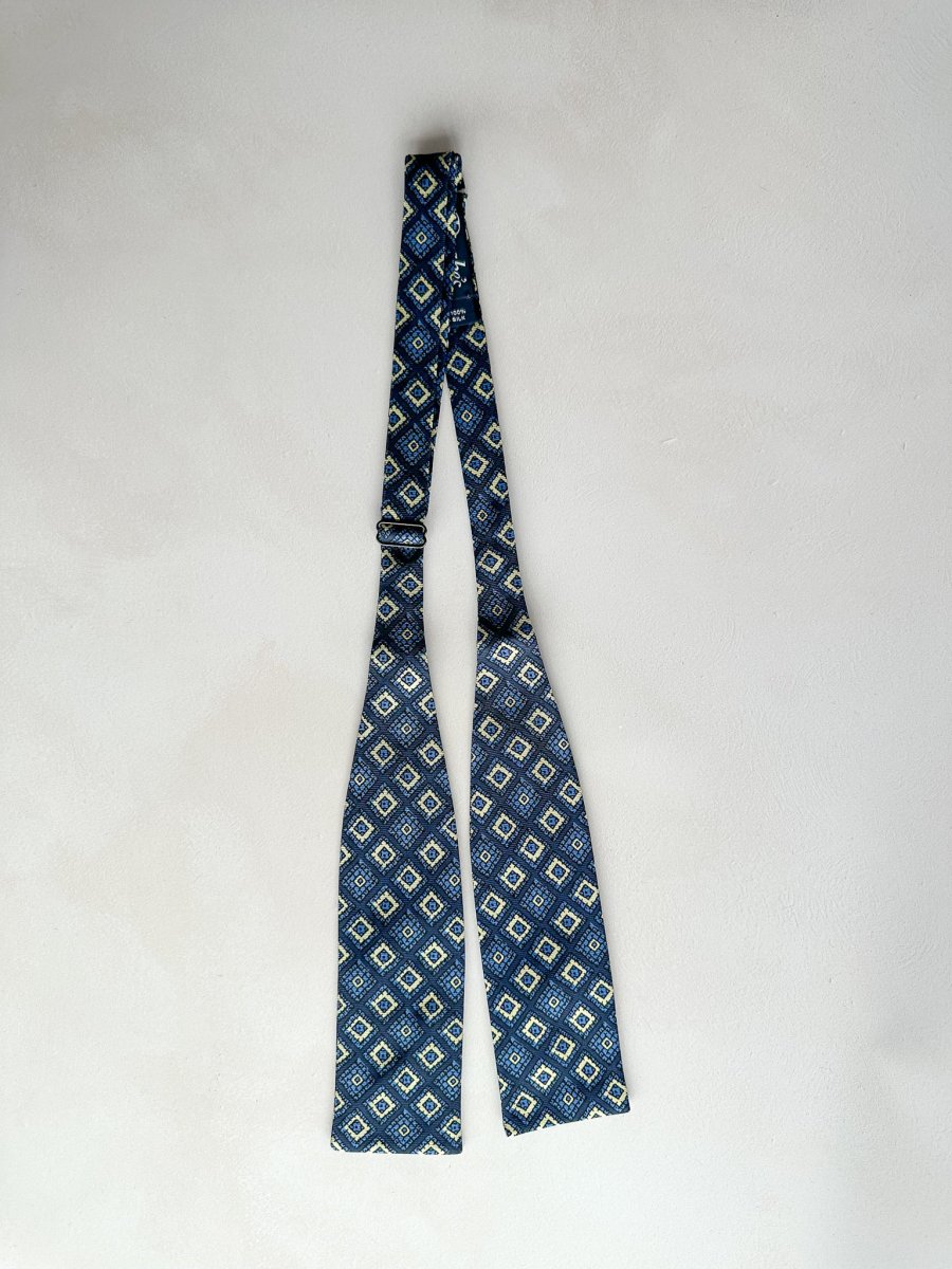 Drake's Navy Foulard Diamond Mosaic Silk Bow Tie - Imagen 7