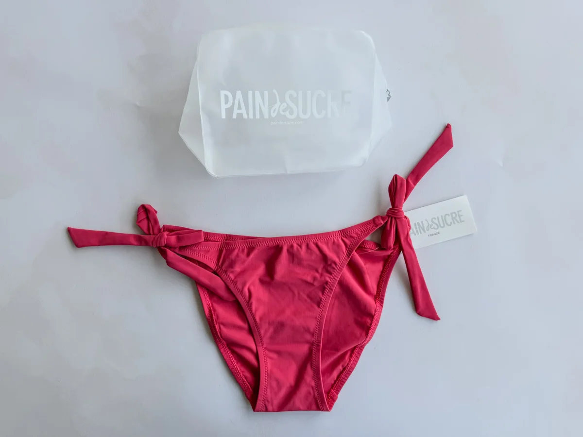 Pain De Sucre Blush Side-Tie Bikini Bottom in Onyx - Imagen 3