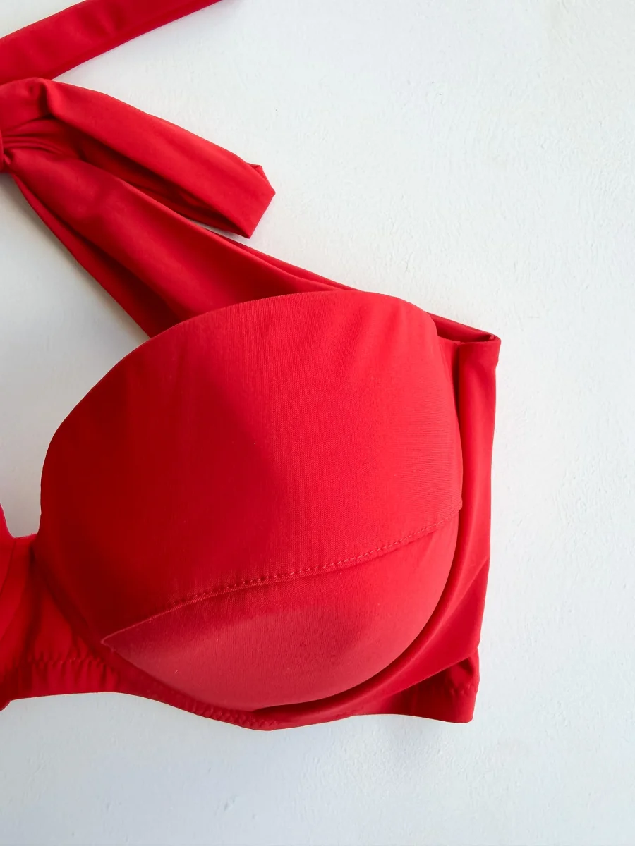Pain De Sucre Red Halterneck Bra Cup Bikini Top in Lisia - Imagen 3