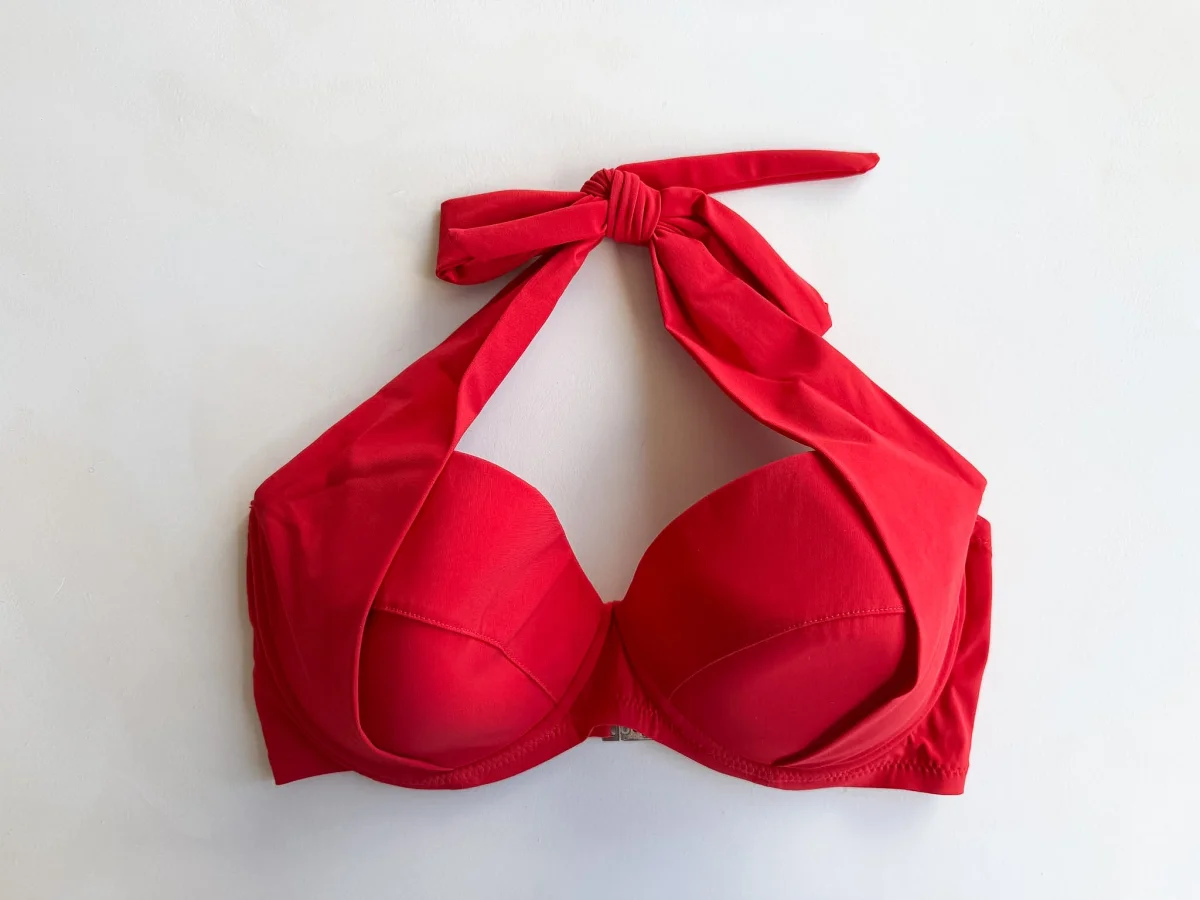 Pain De Sucre Red Halterneck Bra Cup Bikini Top in Lisia - Imagen 2