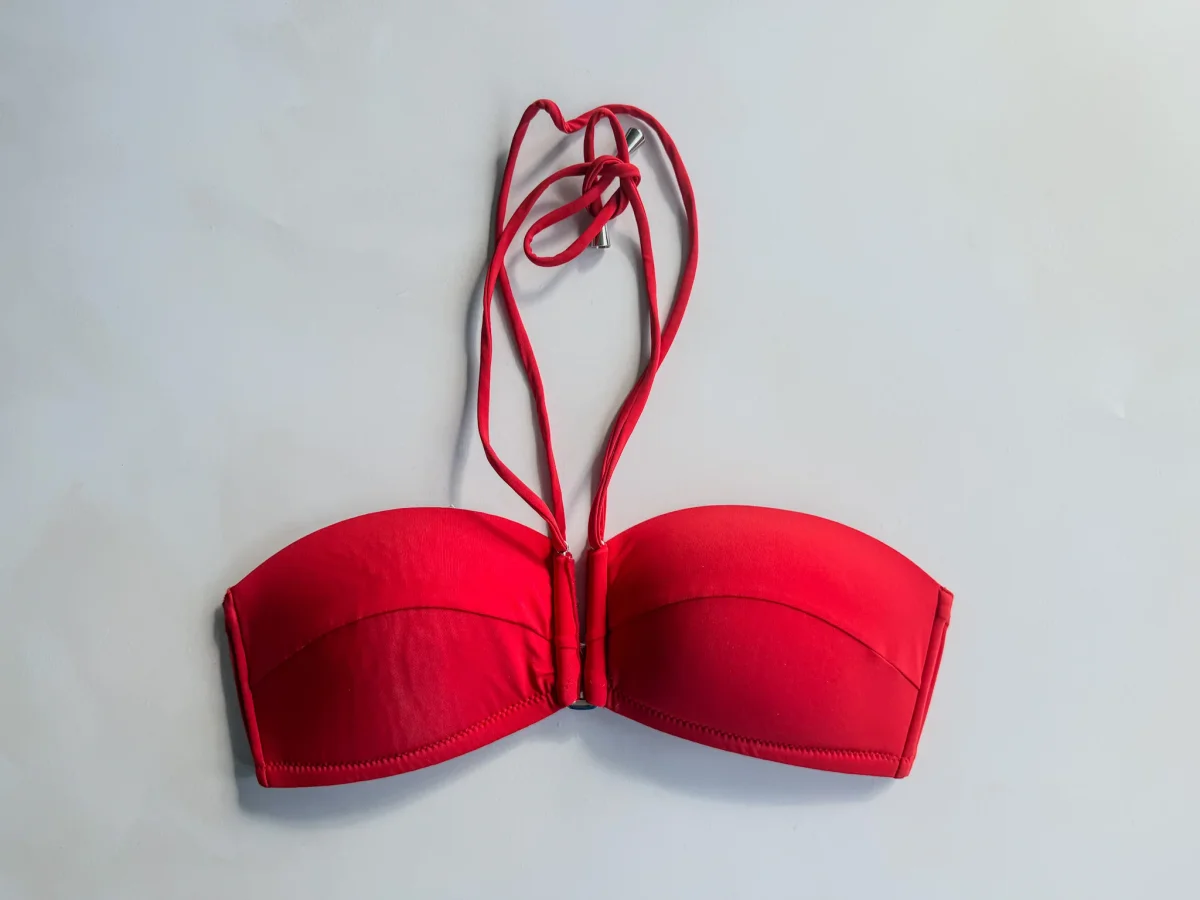 Pain De Sucre Red Halterneck Ring Detail Bikini Top in Lya - Imagen 5
