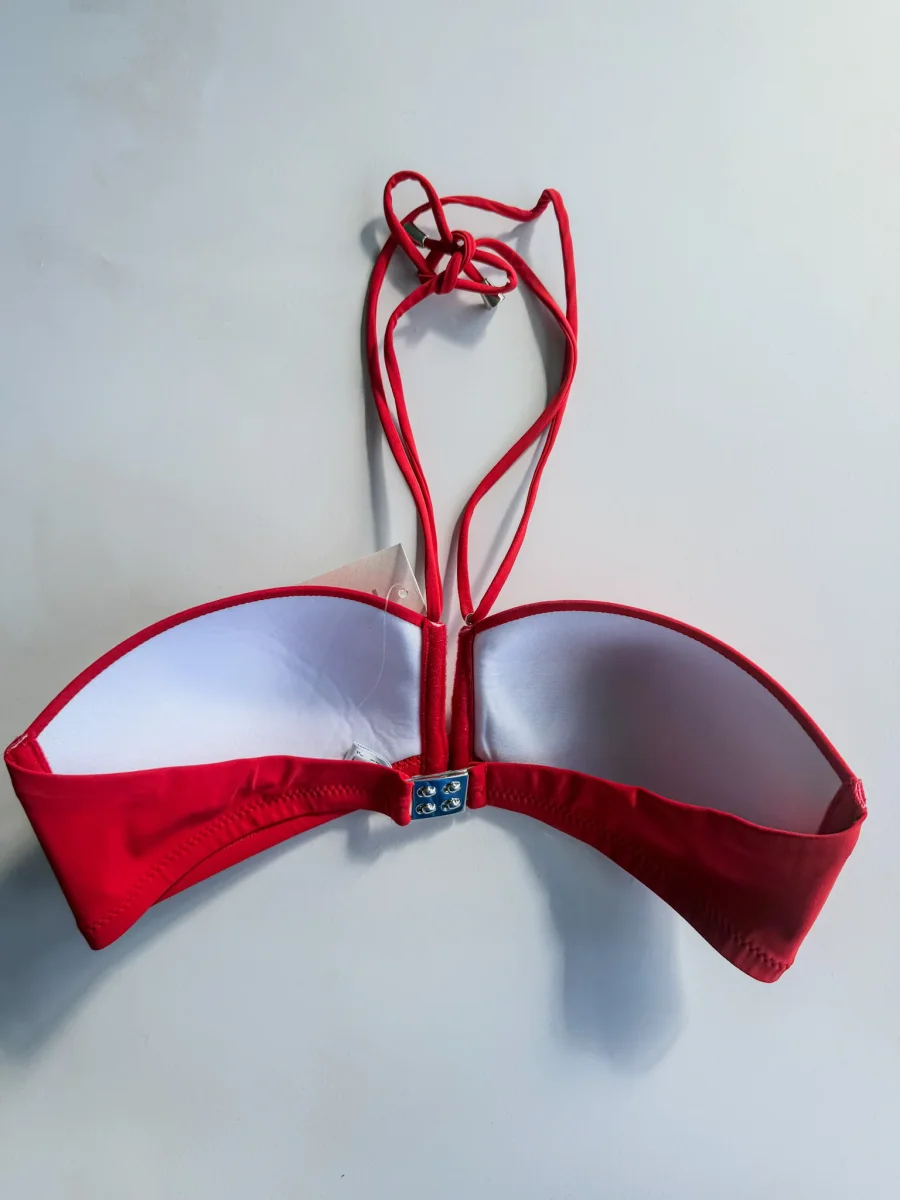Pain De Sucre Red Halterneck Ring Detail Bikini Top in Lya - Imagen 7