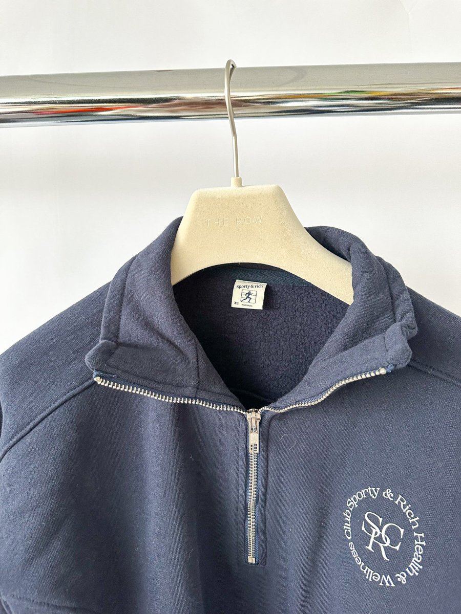 Sporty & Rich Navy Logo Front Quarter Zip Sweatshirt - Imagen 4