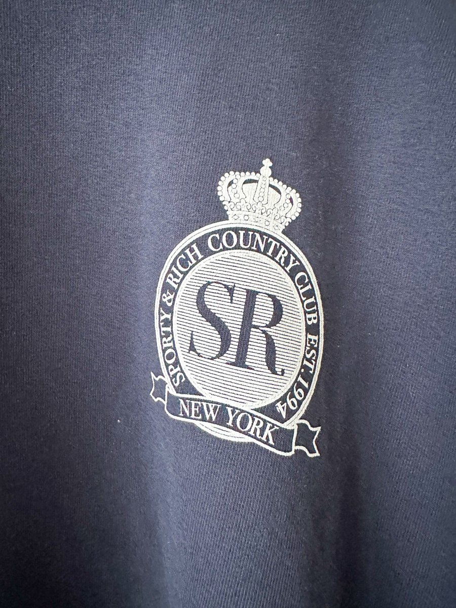 Sporty & Rich Navy Royal Club Crest Print Crewneck Cotton Sweatshirt - Imagen 3