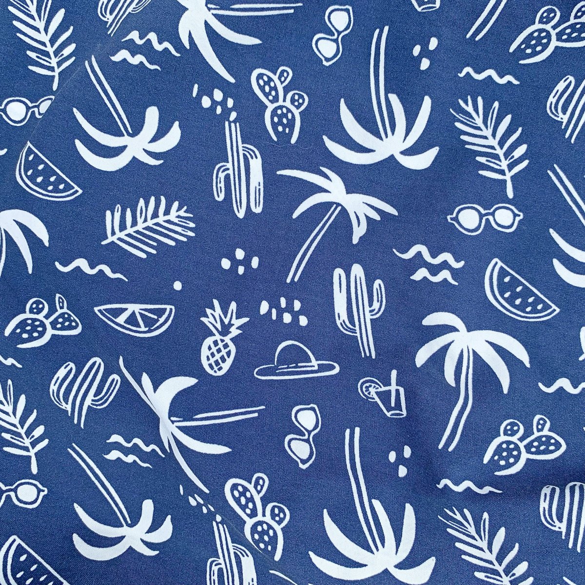 Drake's Navy Swim Shorts With White Palm Tree Holiday Print - Imagen 3