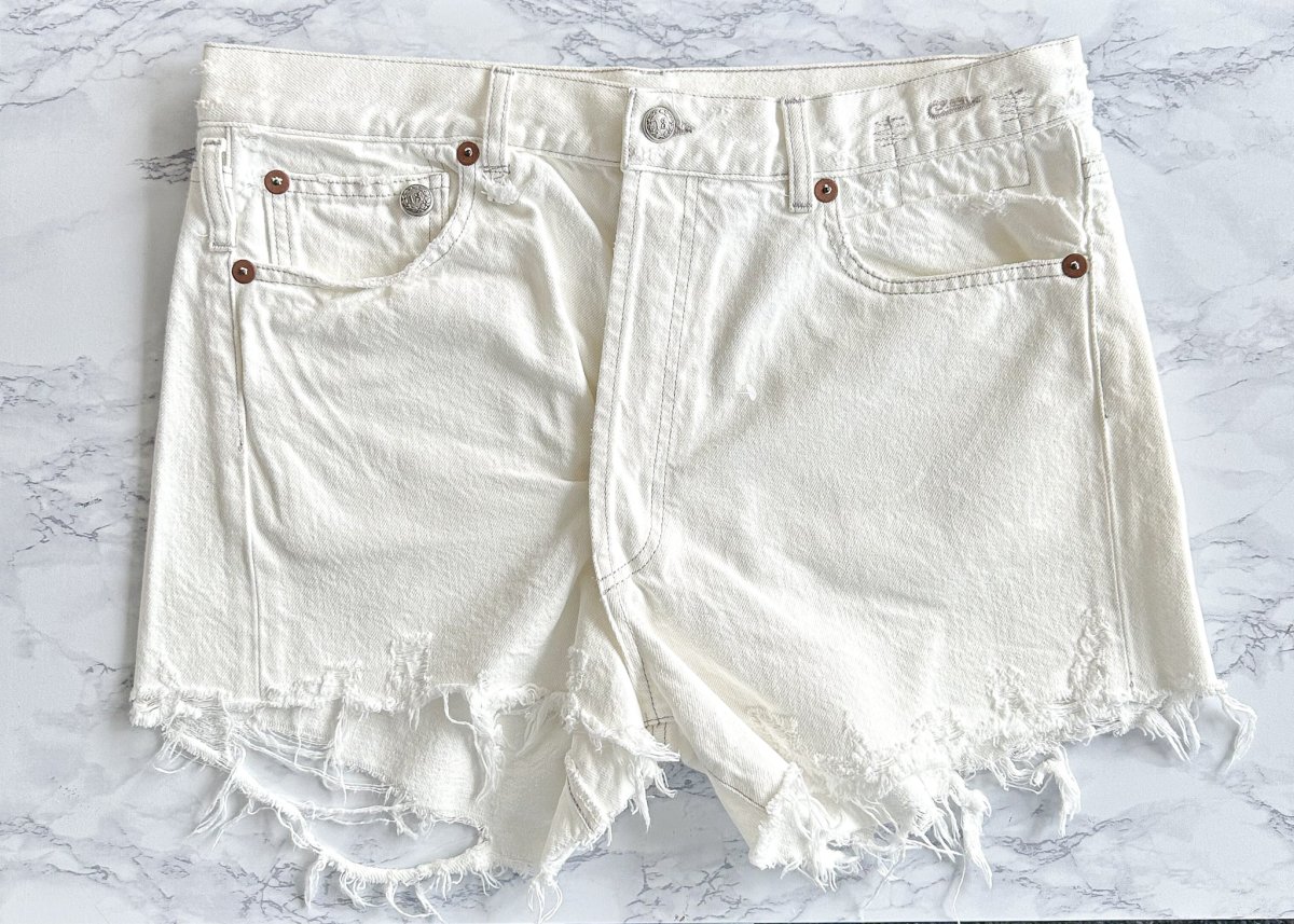 R13 White Denim Cut-Off Shorts - Imagen 2