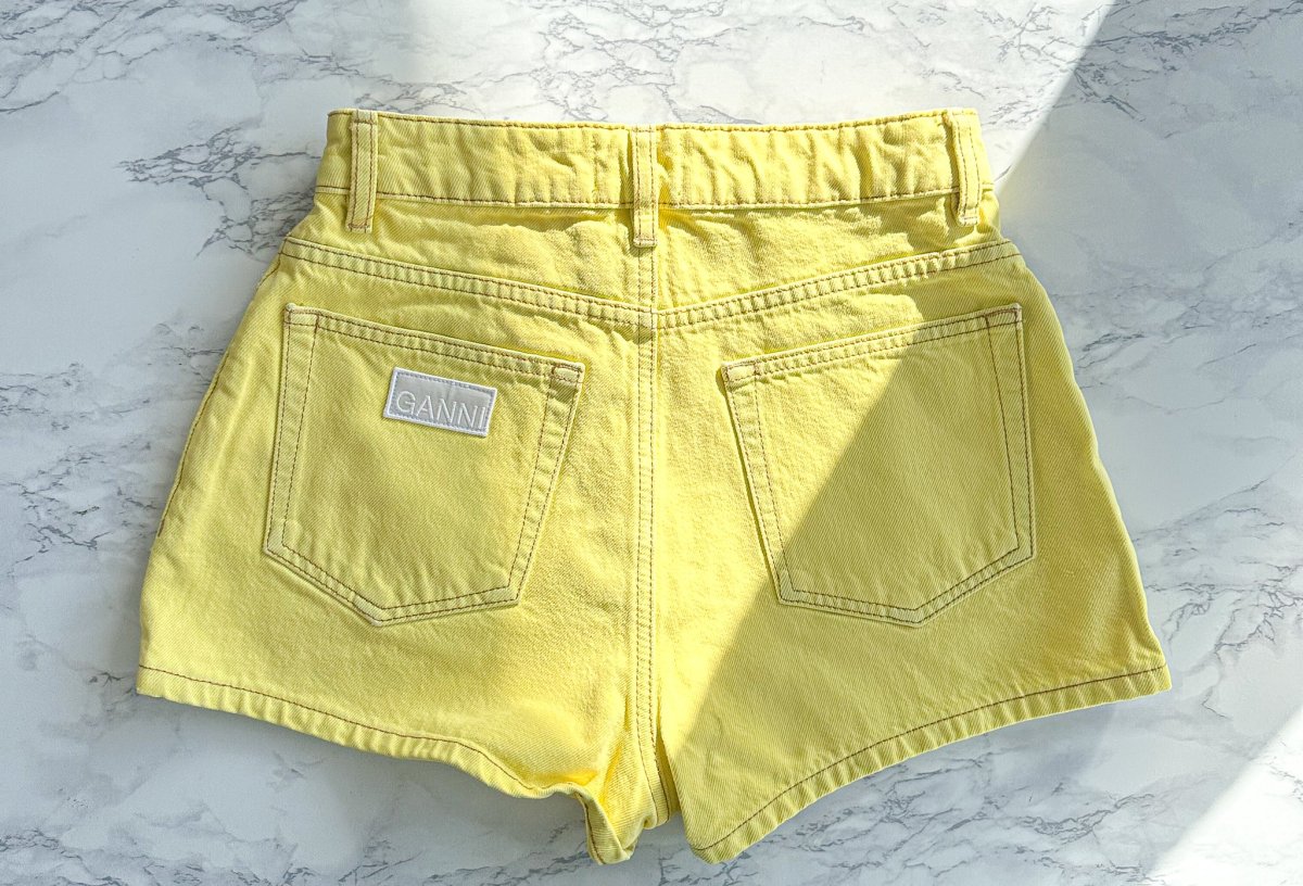 Ganni Yellow Denim Logo Shorts - Imagen 6