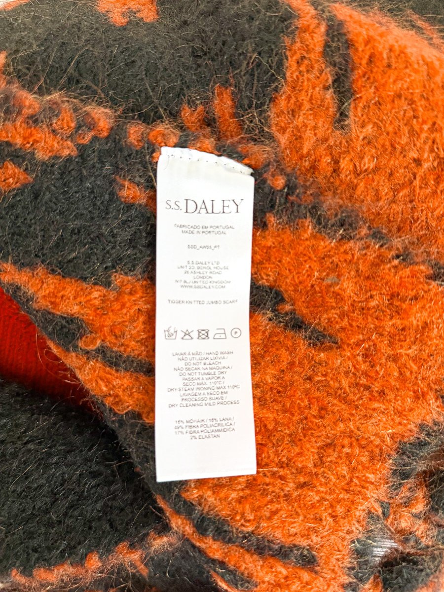 S.S.DALEY x Disney Winnie the Pooh TIGGER Stripe Mohair Scarf - Imagen 6