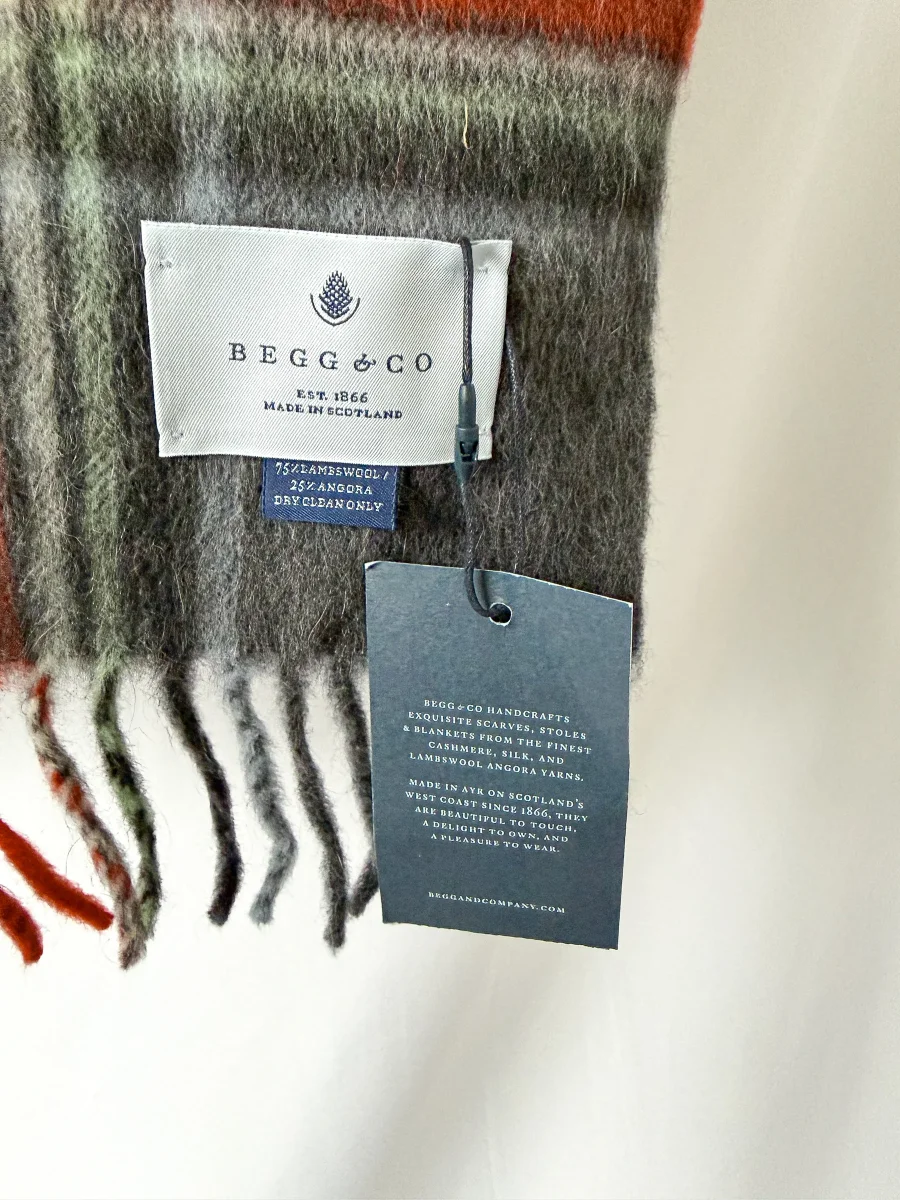 Begg X Co Jura Stuart Check Print Oversized Lambswool Angora Scarf Dark Grey - Imagen 5