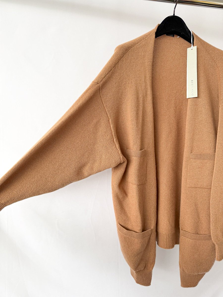 Begg x Co 100% Cashmere Joy Slough Brown Cardigan - Imagen 5