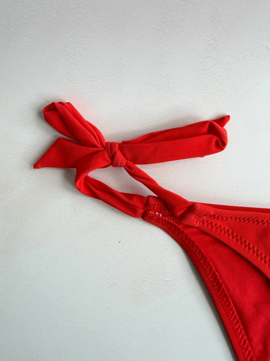 Pain De Sucre Rouge Side-Tie Bikini Bottom in Onyx - Imagen 4