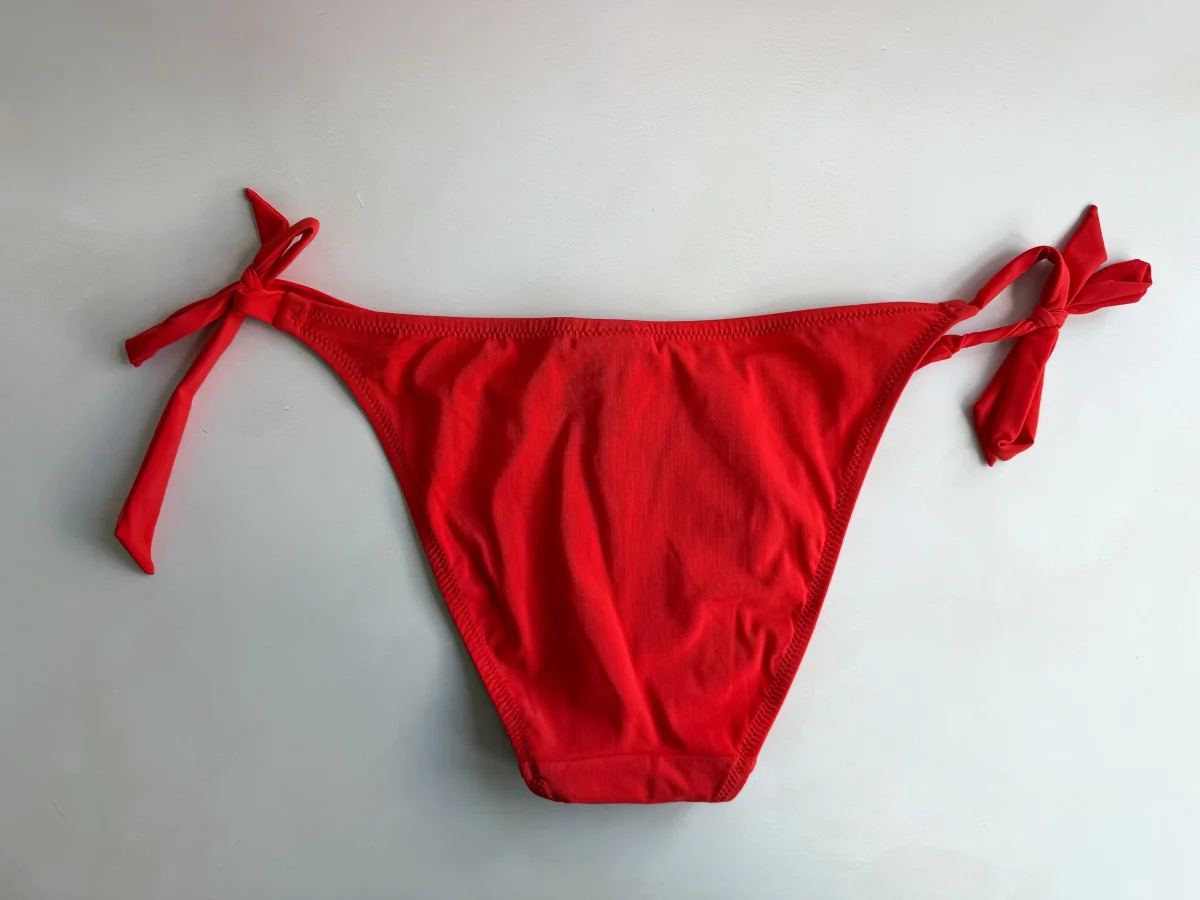Pain De Sucre Rouge Side-Tie Bikini Bottom in Onyx - Imagen 3