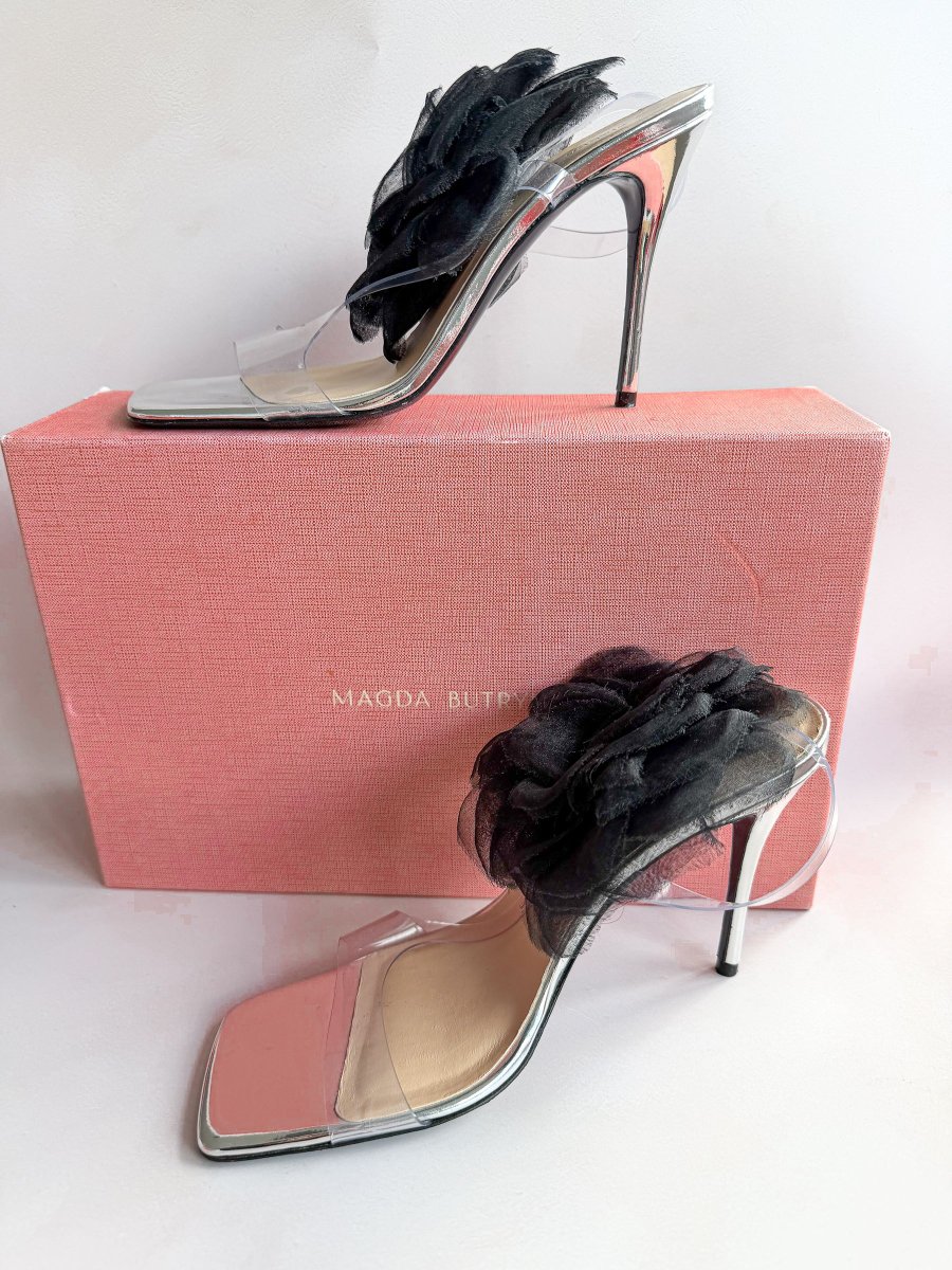 Magda Butrym Black 3D Flower Applique Sandal Heels - Imagen 4