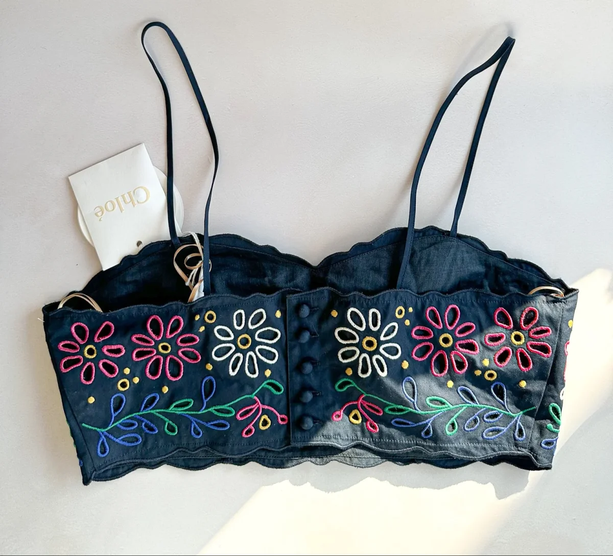 Chloe Floral Embroidered Eyelet Spaghetti Strap Crop Top - Imagen 5