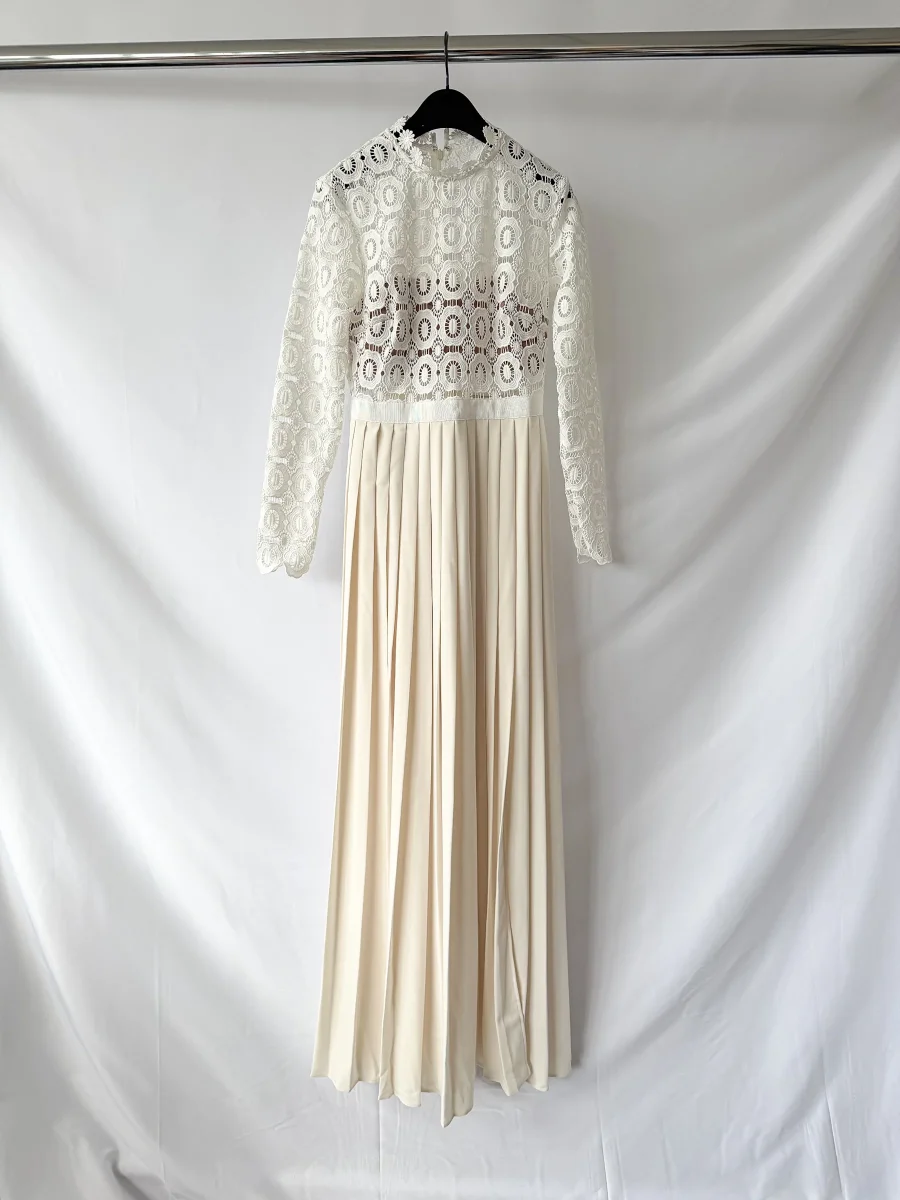 Self-Portrait White Pleated Crochet Floral Maxi Dress - Imagen 5