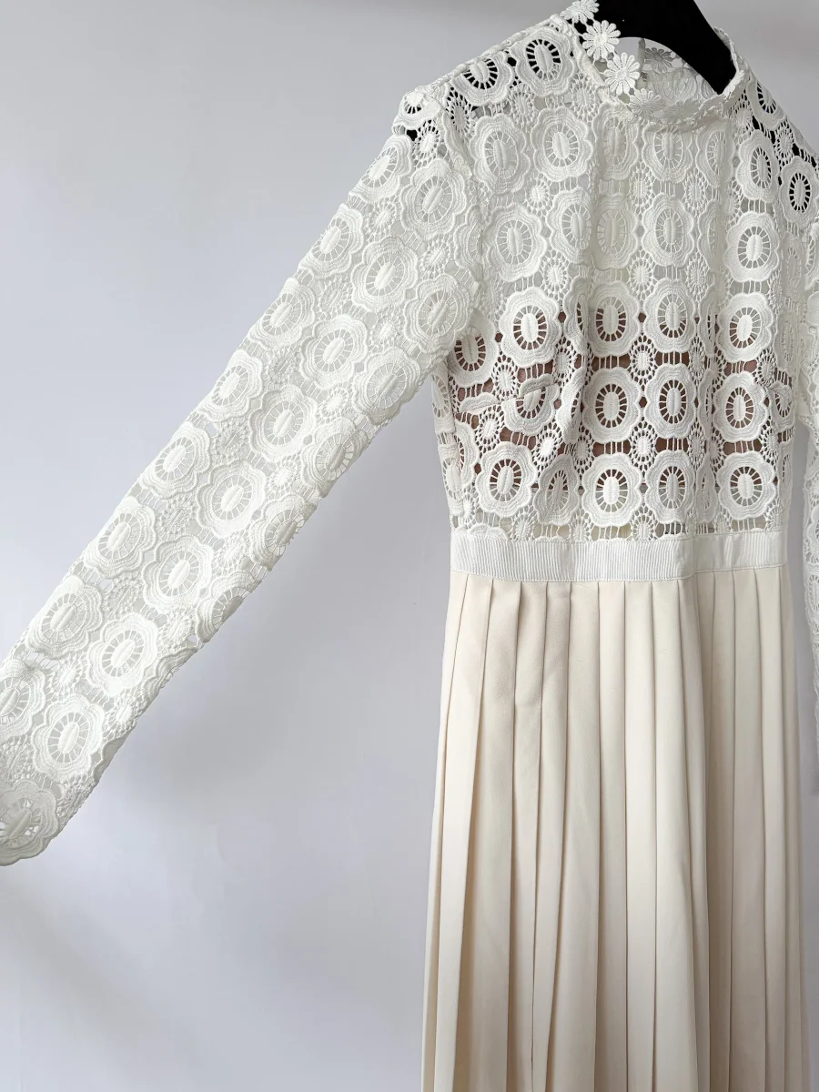 Self-Portrait White Pleated Crochet Floral Maxi Dress - Imagen 9