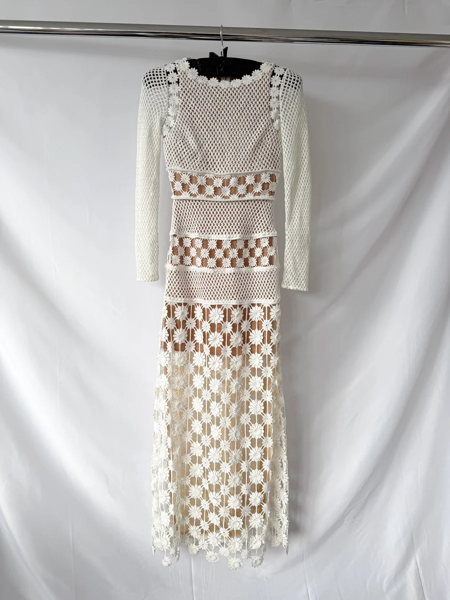 Self-Portrait White Crochet Maxi Dress - Imagen 3
