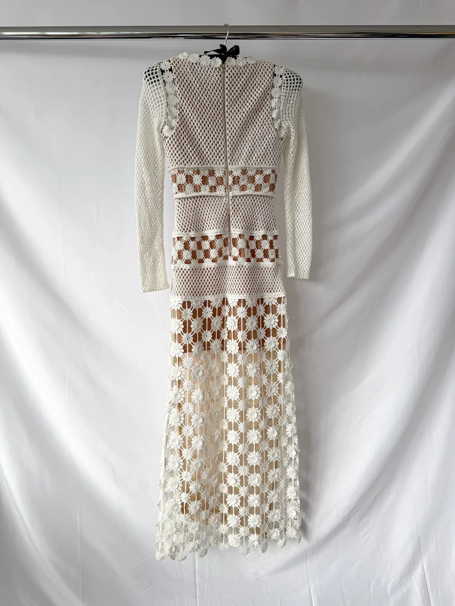 Self-Portrait White Crochet Maxi Dress - Imagen 8