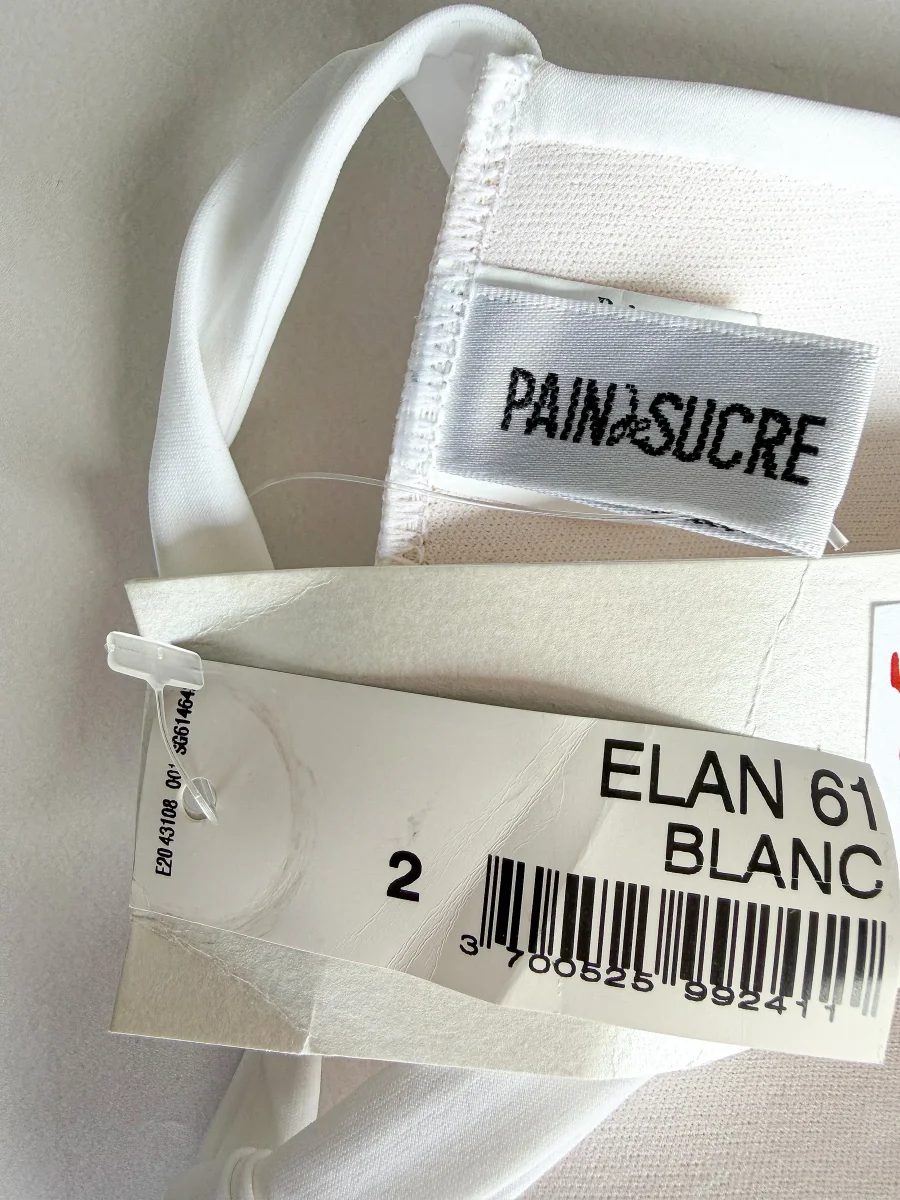 Pain De Sucre White Bikini Top in Elan Jewel Chain Detail - Imagen 9