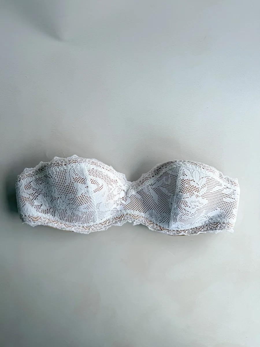 Pain De Sucre White French Lace Padded Strapless Bra in Neal - Imagen 2