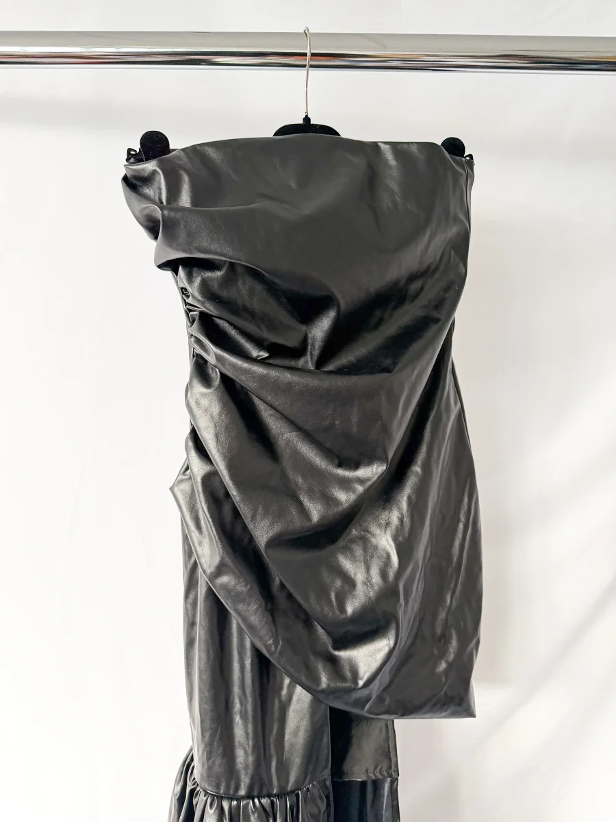 David Koma Black Pleather Strapless Train Detail Mini Dress - Imagen 5