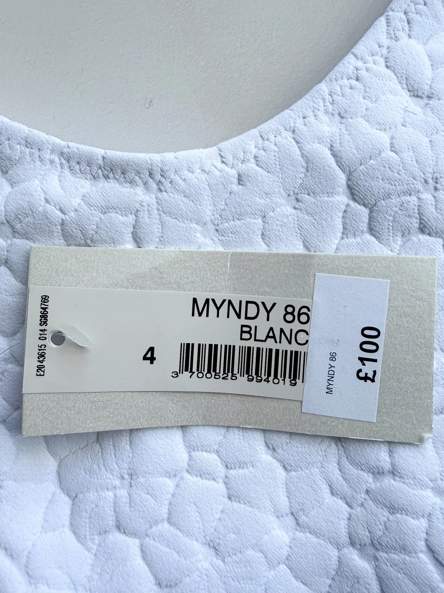 Pain De Sucre White One Shoulder Bikini Top in Myndy - Imagen 6