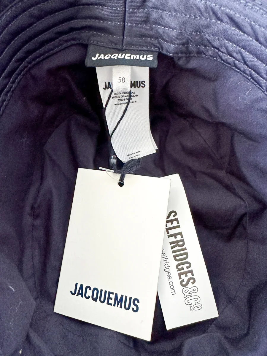 Jacquemus Le Bob Ovalie Shell Navy Bucket Hat - Imagen 6