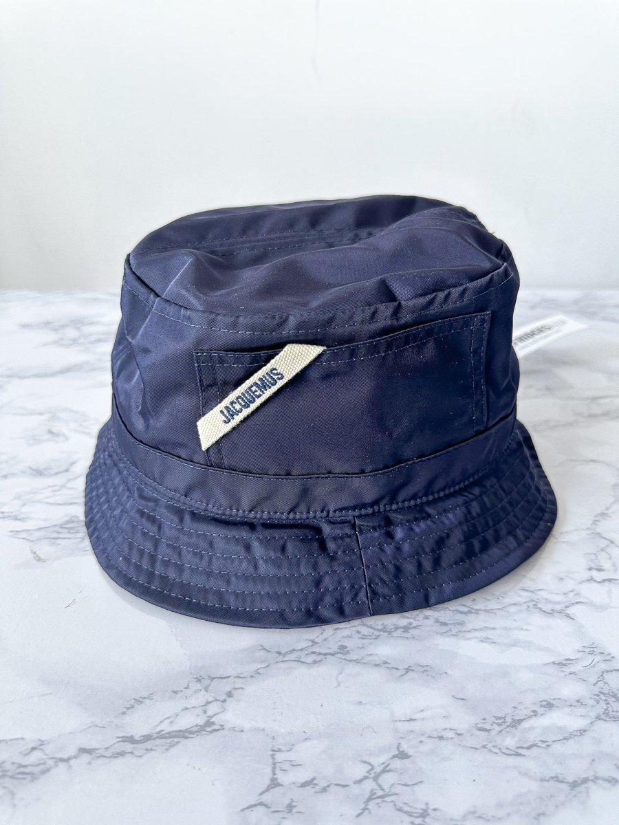 Jacquemus Le Bob Ovalie Shell Navy Bucket Hat - Imagen 9