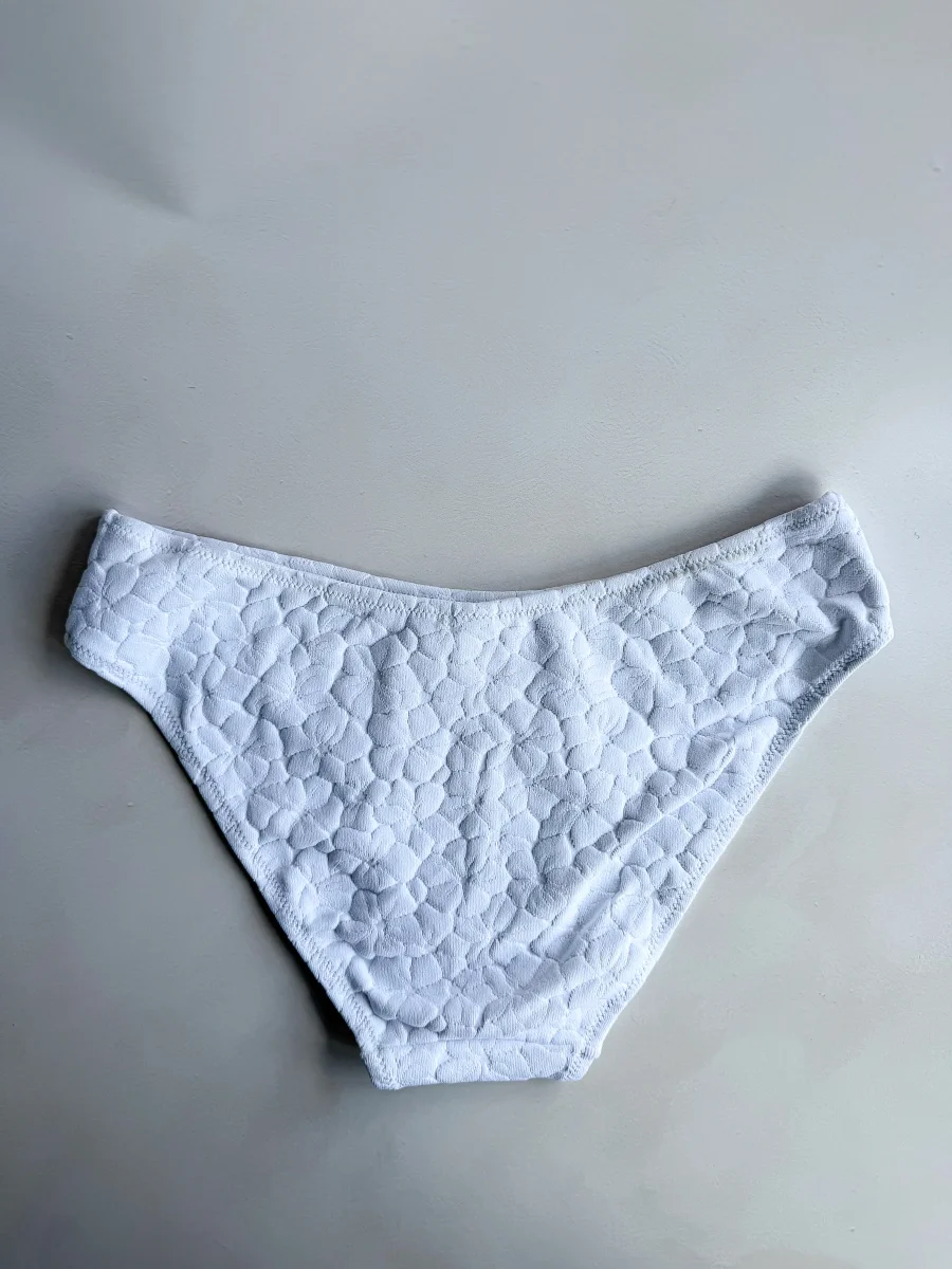 Pain De Sucre White Floral Woven Bikini Bottom in Inae - Imagen 4