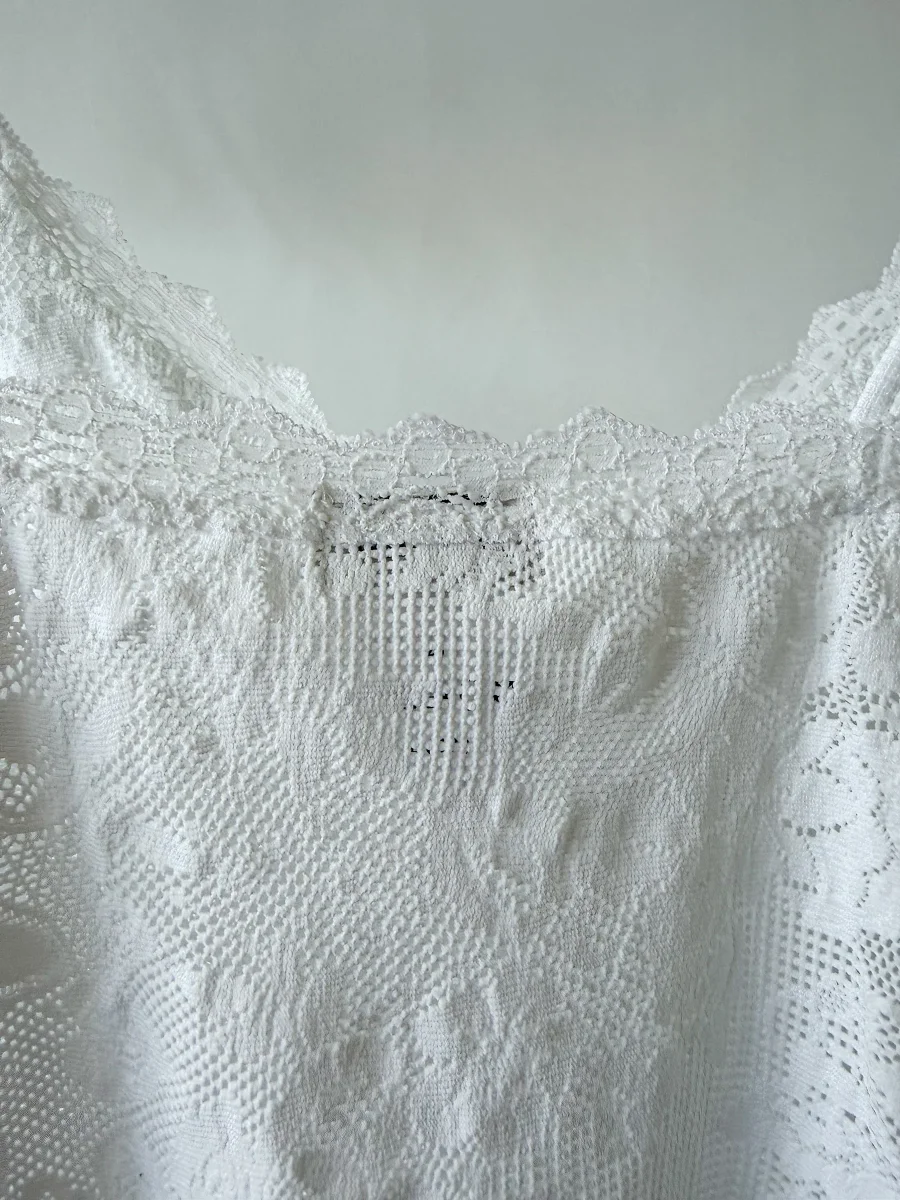 Pain De Sucre White French Lace Camisole Slip Top - Imagen 5