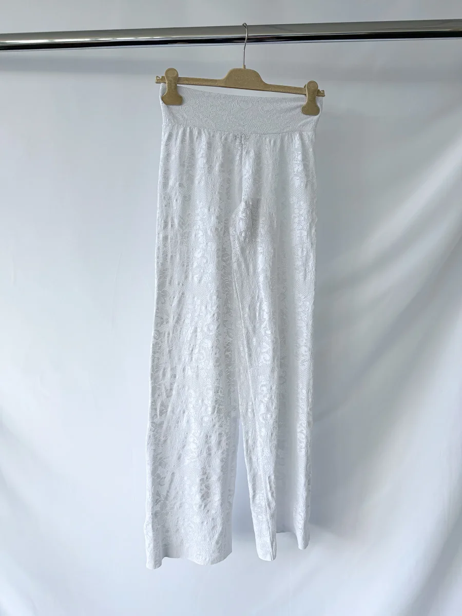 Pain De Sucre White Lace Beach Trousers in Timea - Imagen 2